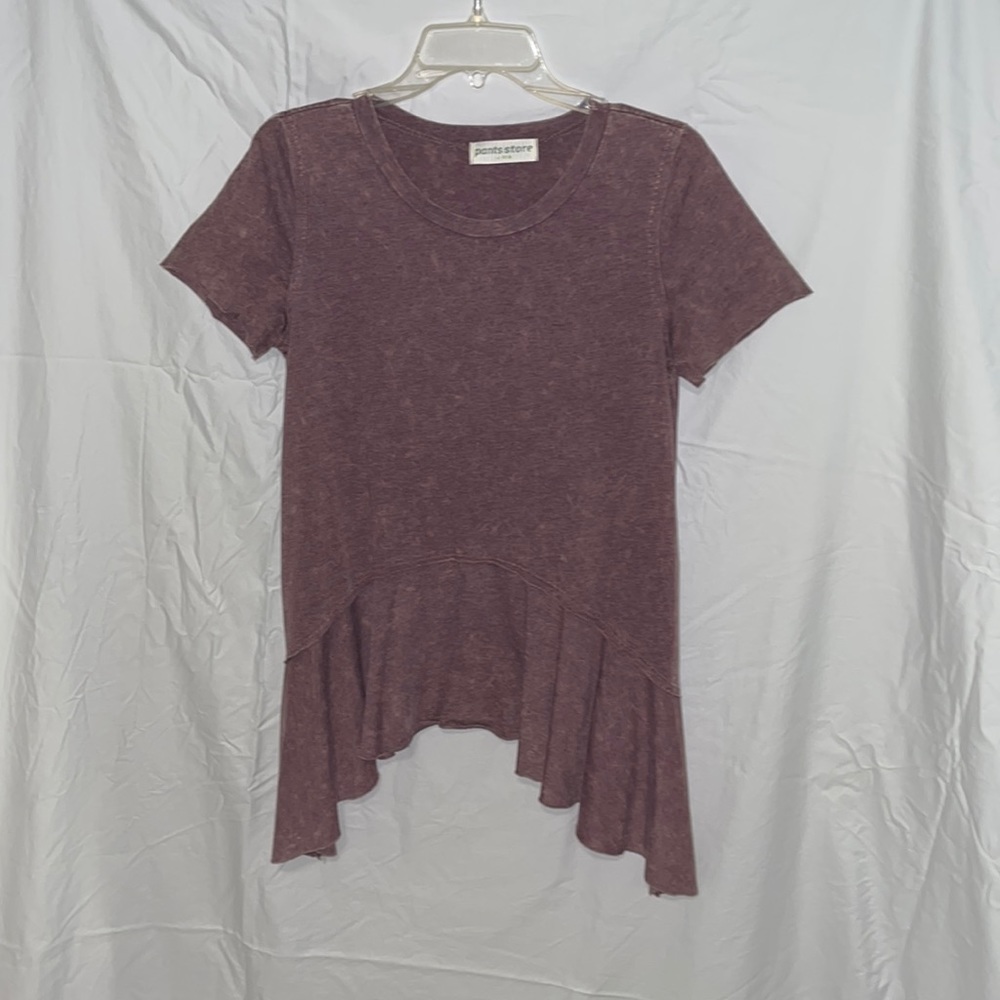 Cute maroon tee